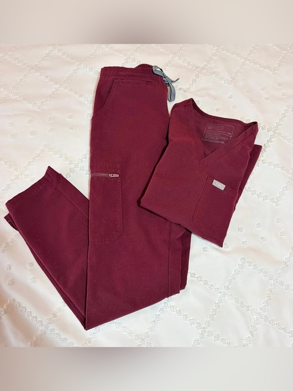 FIGS Women’s Scrub Set Burgundy Yola Slim Pants XS & Catarina Scrub Top XXS